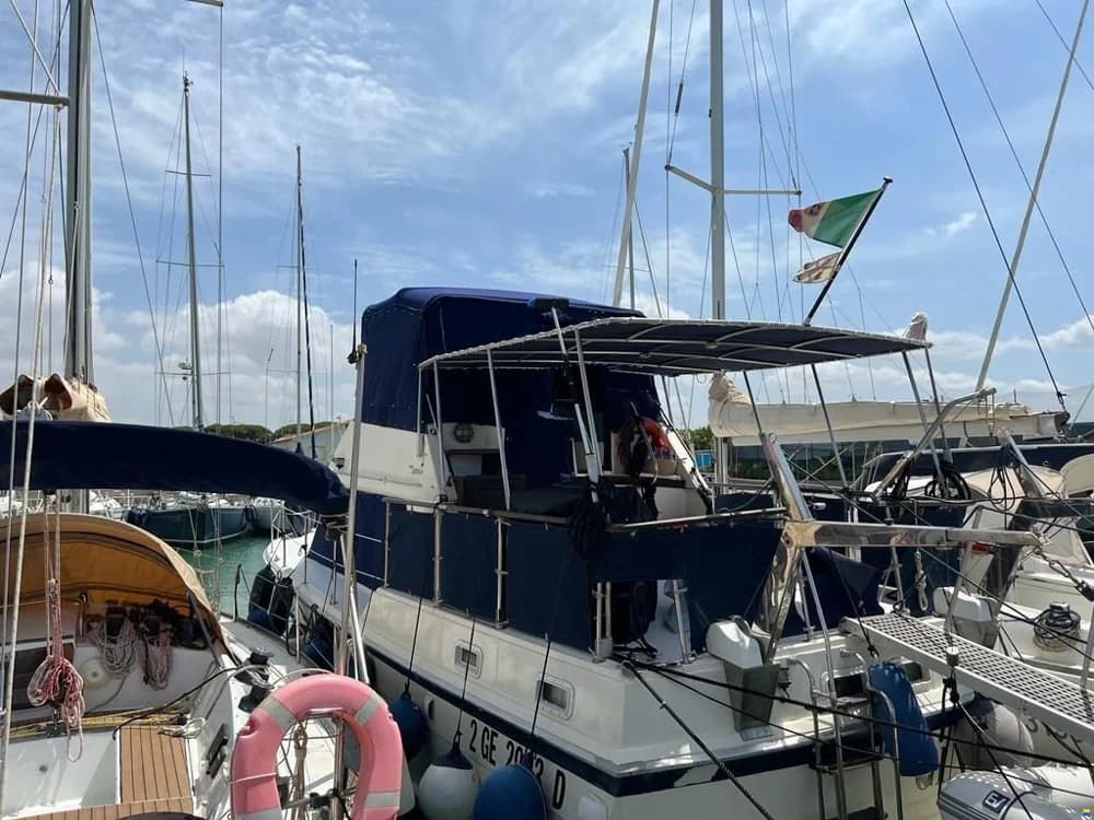 Hatteras 38