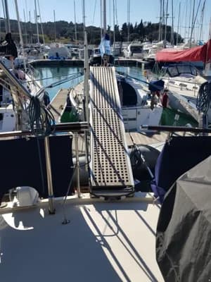 Hatteras 38 5