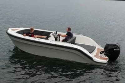M&D Boote Q 630 Tender 3