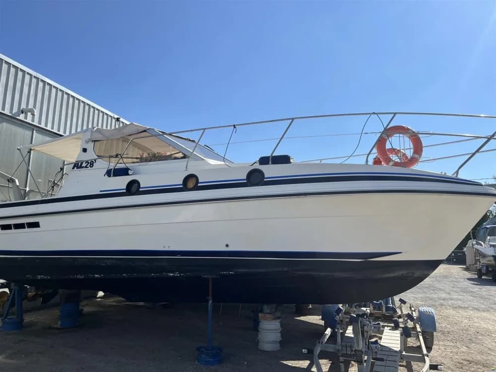 Azimut AZ 28