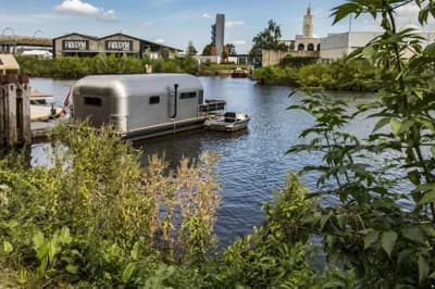 The Coon 1000 Houseboat 2