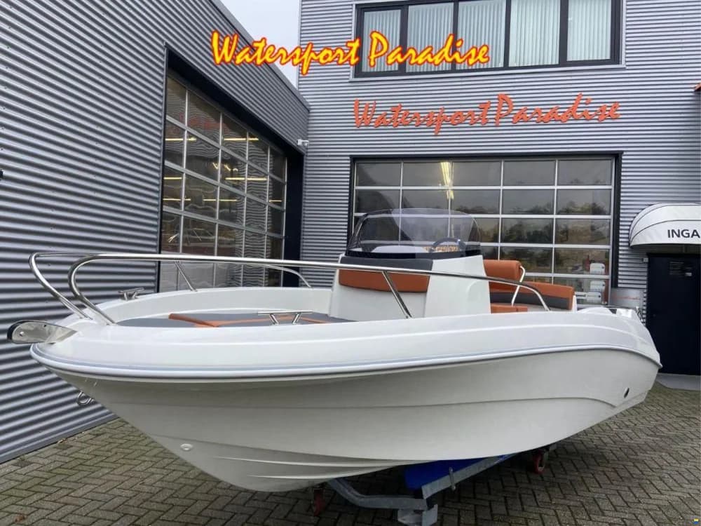 AM Yacht 520 Open