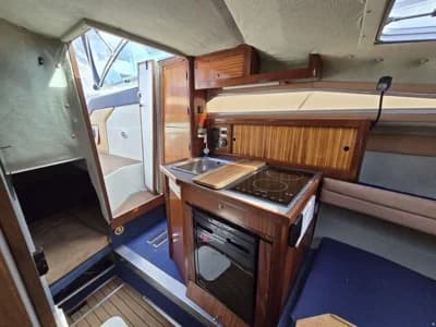 Sea Ray 220DA 5