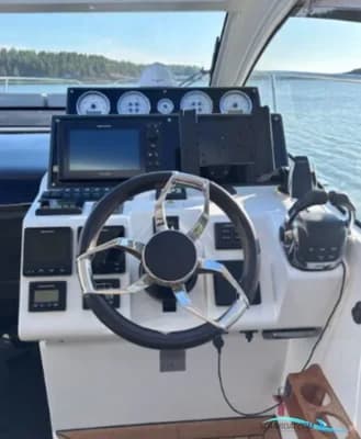 Sealine S330 3