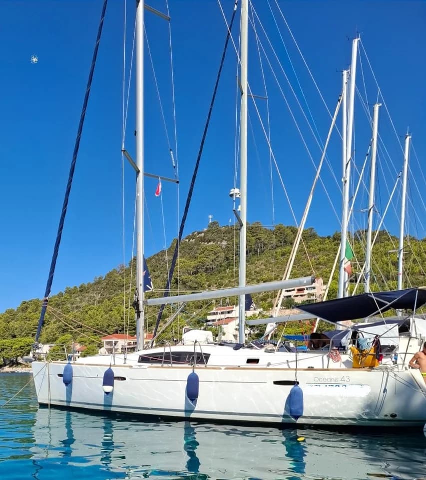 Bénéteau Oceanis 43