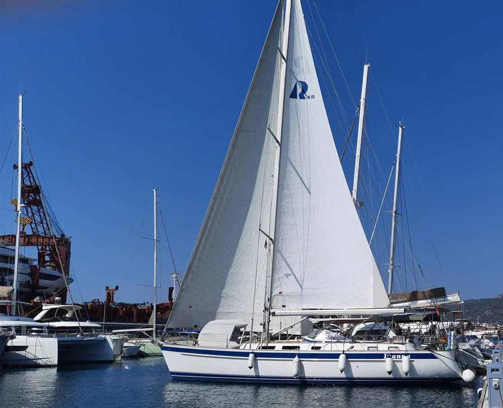 Hallberg-Rassy 48