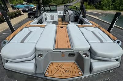 2022 MasterCraft XT23 3