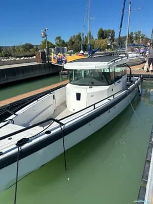 Axopar 28 Cabin 2