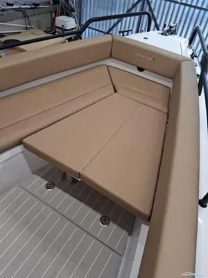 Axopar 28 Cabin 4