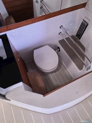 Axopar 28 Cabin 5