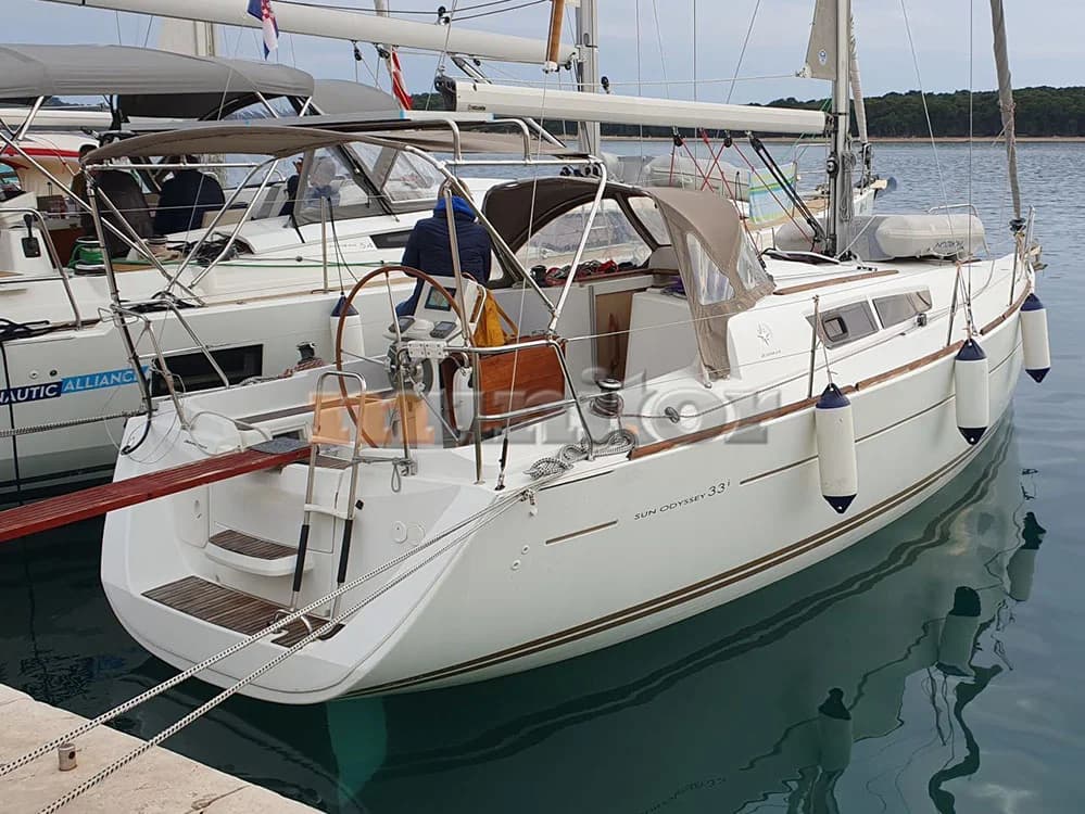 Jeanneau 33i