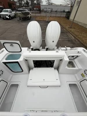 2026 Sportsman Open 252 Center Console 3