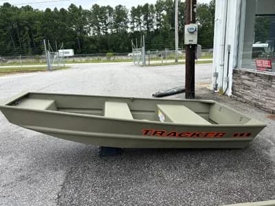 2025 Tracker Grizzly 10 Jon 2