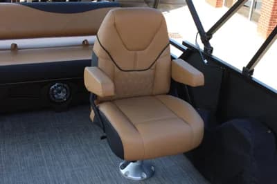 2025 Tahoe Pontoon LTZ Versatile Rear Lounger 3