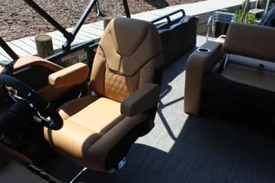 2025 Tahoe Pontoon LTZ Versatile Rear Lounger 4