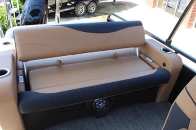 2025 Tahoe Pontoon LTZ Versatile Rear Lounger 5