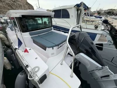 Axopar 28 Cabin 4