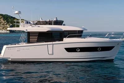 2026 Beneteau Swift Trawler 37 Fly 2