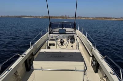 1991 Boston Whaler 25 Outrage 4