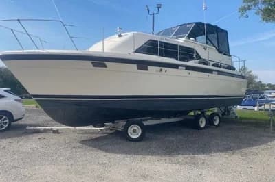 Trojan 36 Tri Cabin 2