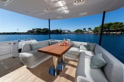 2025 Azimut Magellano 66 4