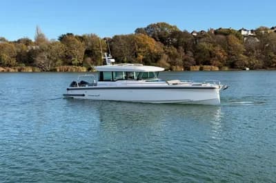 Axopar 37 XC Cross Cabin 3