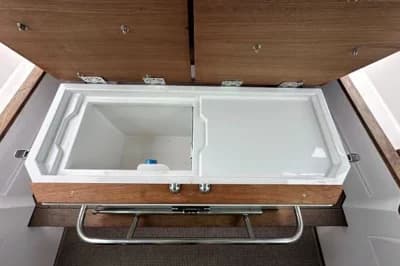 Axopar 28 Cabin 4