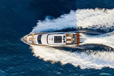 Ferretti Yachts 860 2