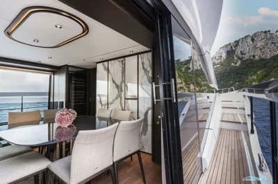Ferretti Yachts 860 3