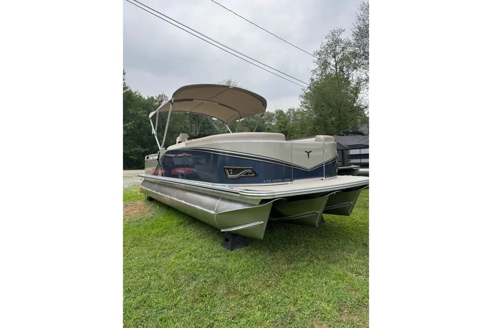 2026 Tahoe Pontoon LTZ CRB