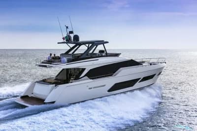 Ferretti Yachts 720 2