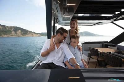 Ferretti Yachts 720 4