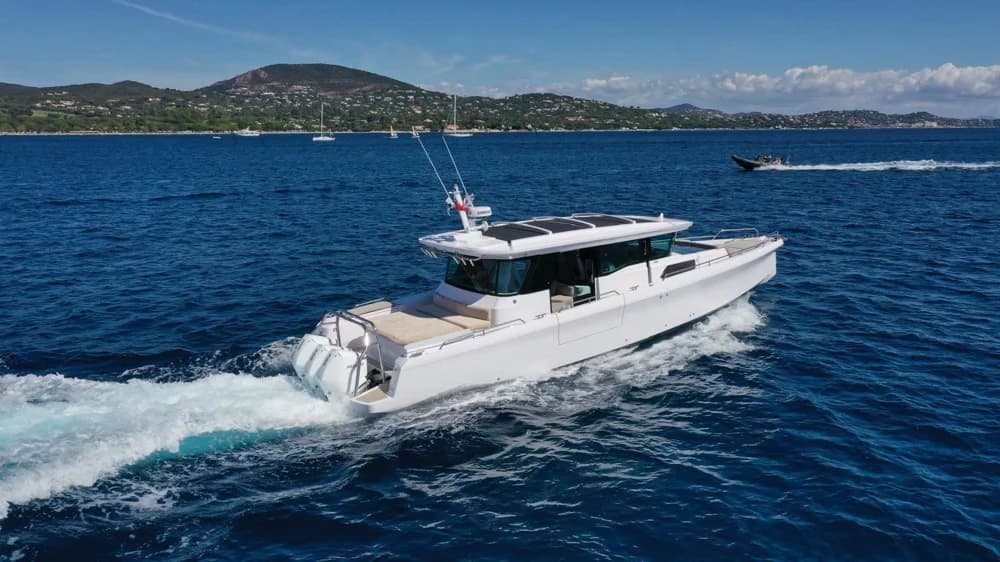 2023 Axopar 45 XC Cross Cabin