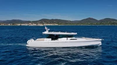 2023 Axopar 45 XC Cross Cabin 2