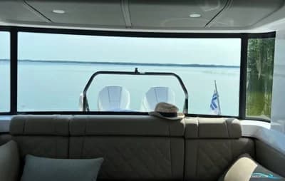 Axopar 37 XC Cross Cabin 3