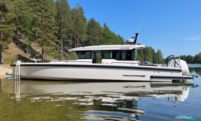 Axopar 37 XC Cross Cabin 4