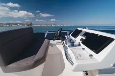 2017 Prestige 560 5