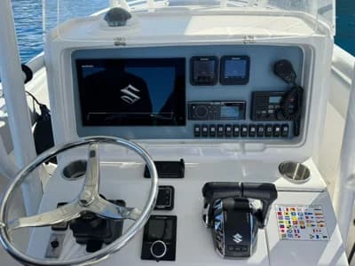 2004 Jupiter 31 Center Console 4