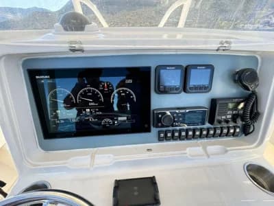 2004 Jupiter 31 Center Console 5