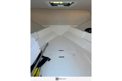 2023 Bayliner VR5 Cuddy 5