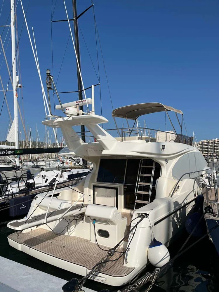 FERRETTI 470