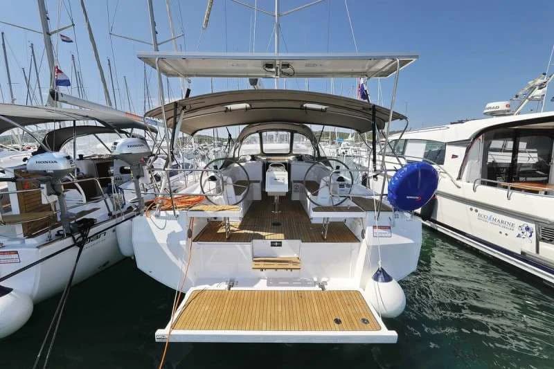 BAVARIA C38