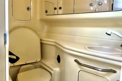Sea Ray 355 Sundancer 4