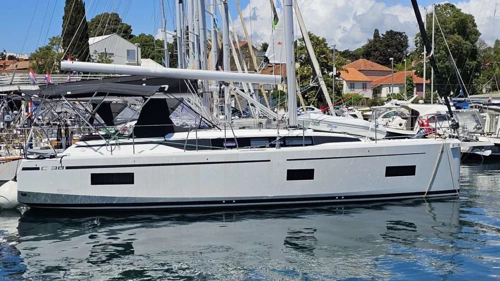 BAVARIA C38