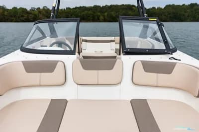 Bayliner VR4 OB 3