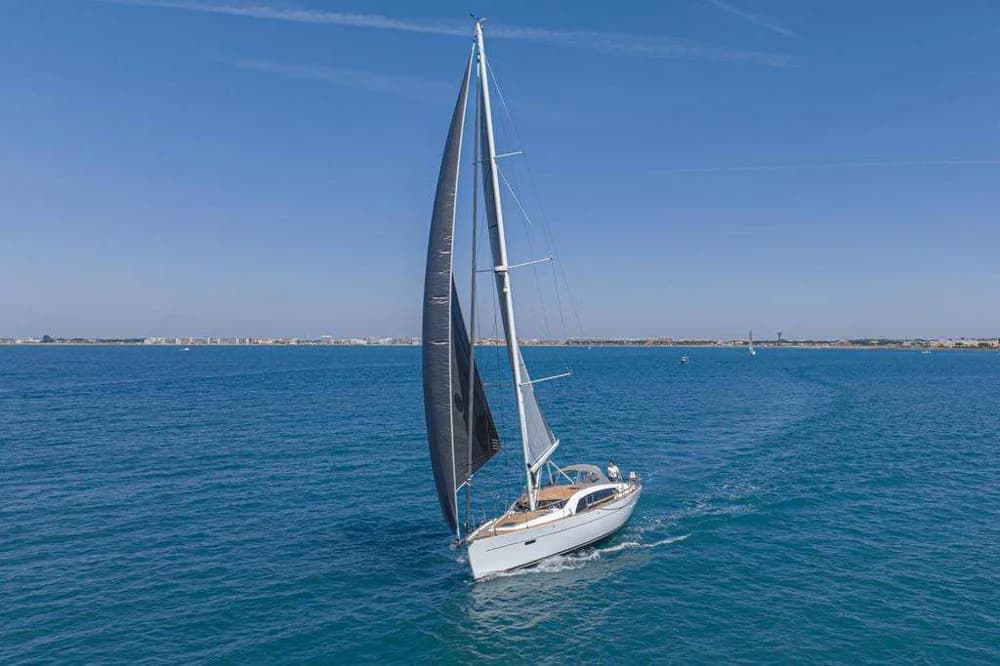 WAUQUIEZ 48 PILOT SALOON