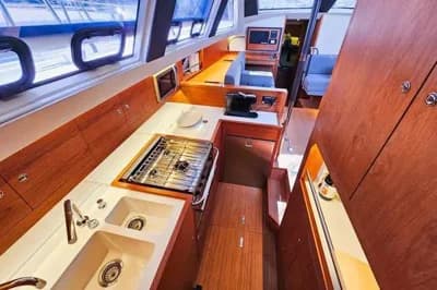 WAUQUIEZ 48 PILOT SALOON 3