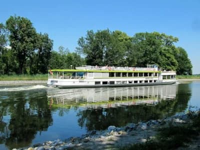 Fahrgastschiff 2