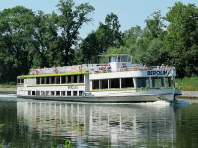 Fahrgastschiff 4