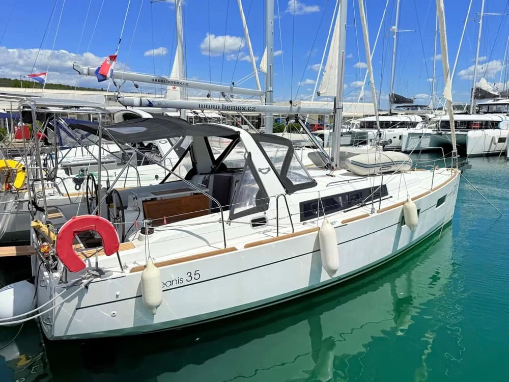 Bénéteau Oceanis 35